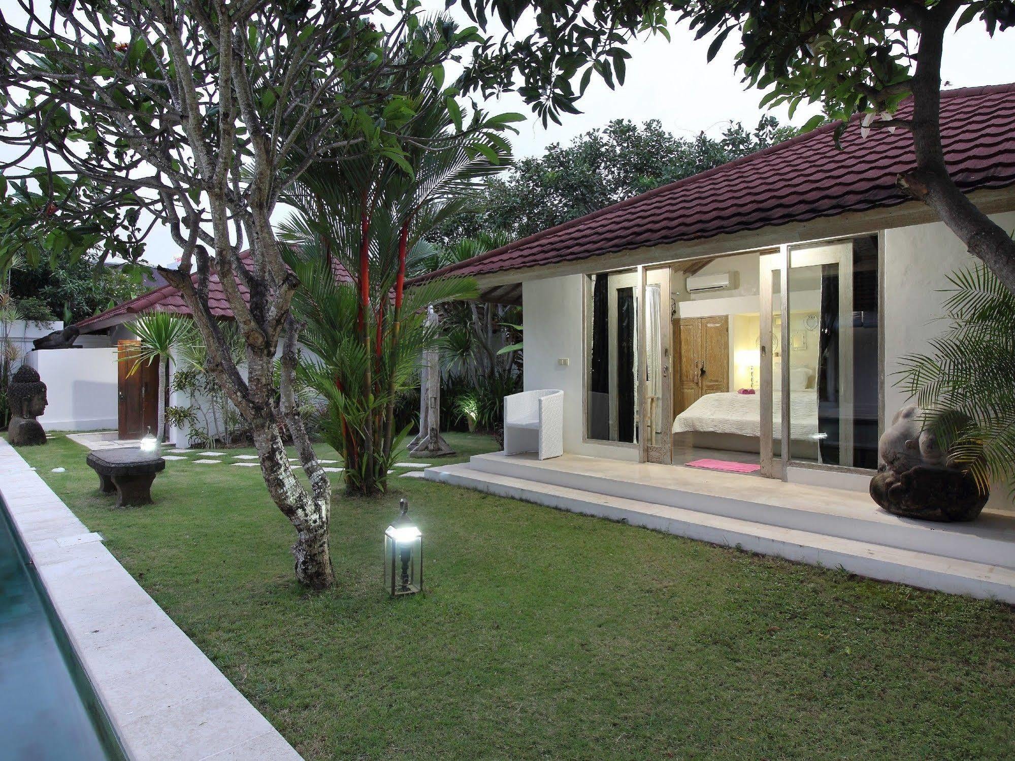 Villa Putih Seminyak Kültér fotó