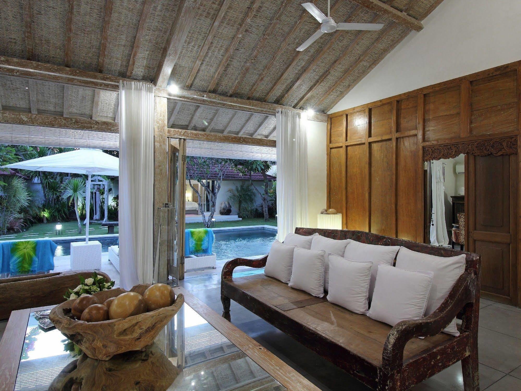 Villa Putih Seminyak Kültér fotó